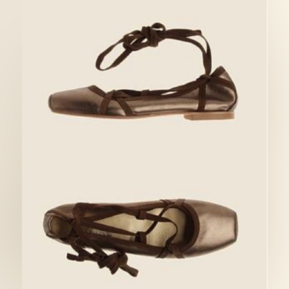 Flat ballet shoes